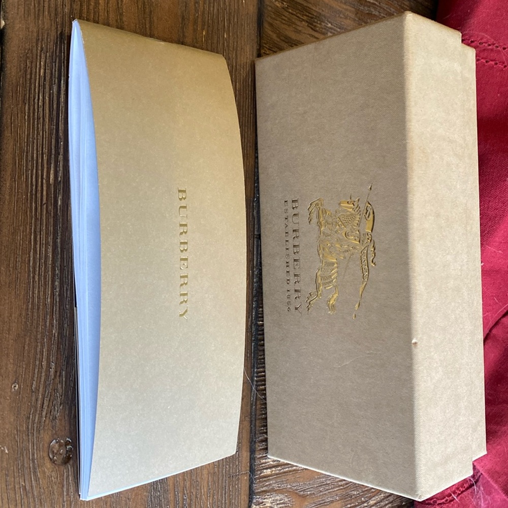 Burberry Sun Glasses Box